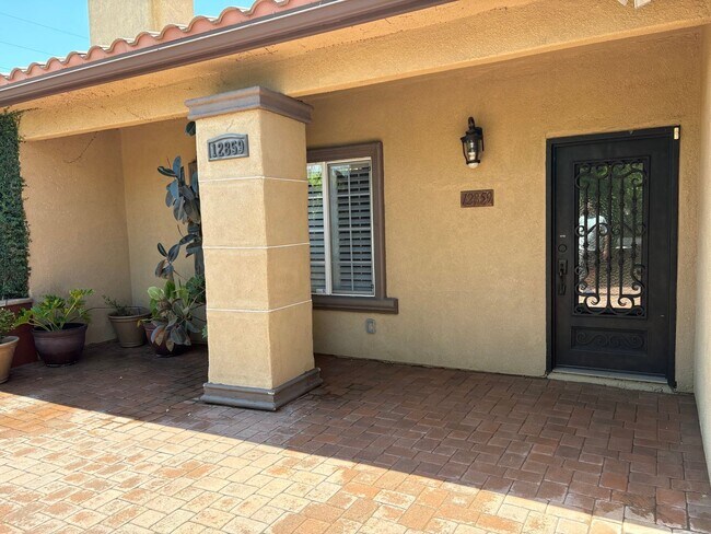 Building Photo - Spectacular-Remodeled 4-Bedroom Home with Pool, Spa, + 600 sqft Bonus Space in lovely Sylmar neig...