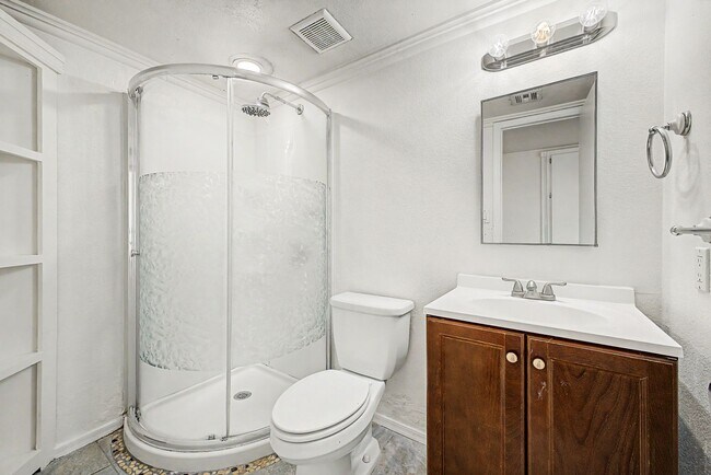 Building Photo - ***INCREDIBLE TOWNHOME with ALL appliances & water, sewer, trash INCLUDED!