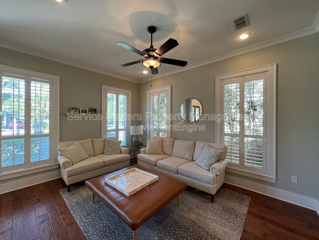 Building Photo - 1417 E Maxwell St