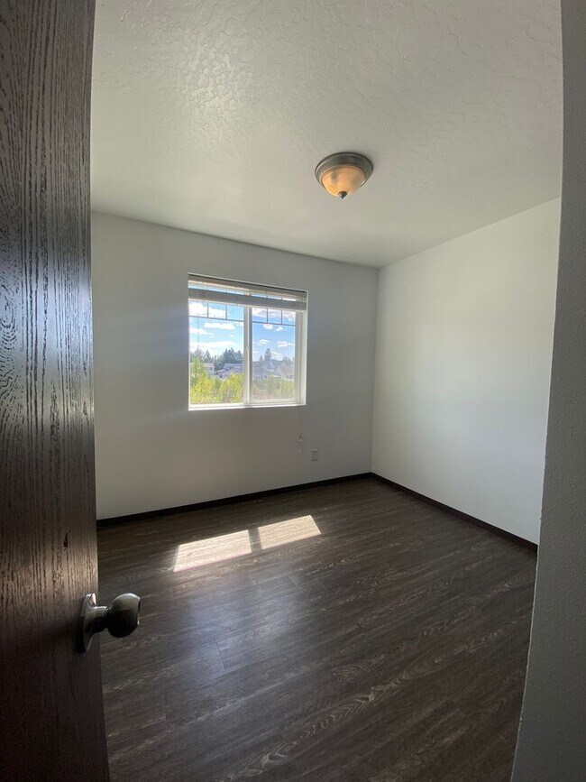 Building Photo - 4 bedrooms 3 baths-Mead School District Ho...