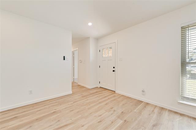 Building Photo - 1933 Garden Crest Ln