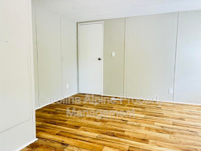 Building Photo - 143 Bluebird Ln