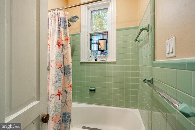 Building Photo - 300 N Penn St