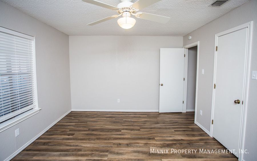 Building Photo - 3401 Essex Ave