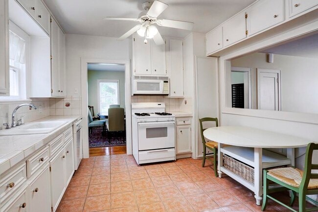 Building Photo - 2313 Wroxton Rd