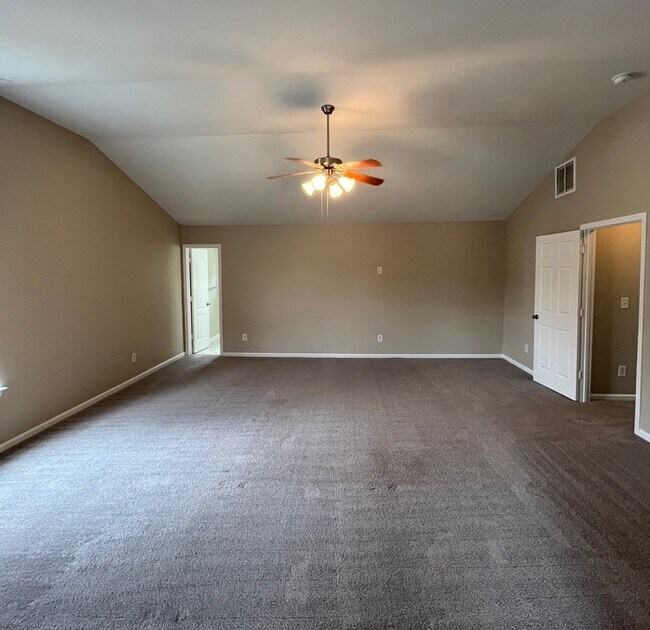 Building Photo - 15315 Edgewater Forest Ln