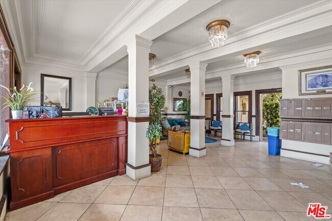 Building Photo - 4125 S Figueroa St