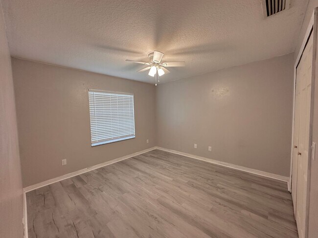 Building Photo - 53 Birchwood Dr