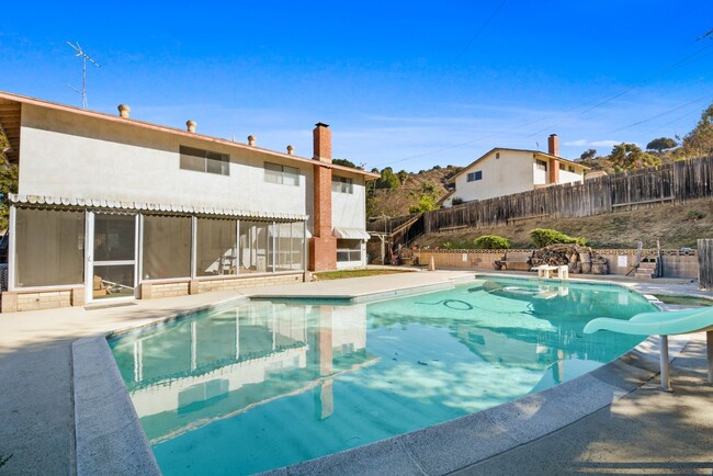 Building Photo - Stunning Mid-Century Modern Home with Pool...