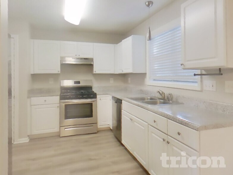 Building Photo - 1221 Wandering Vine Ct SE