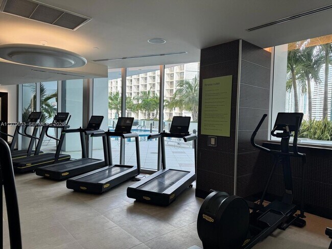 Building Photo - 200 Biscayne Blvd Way