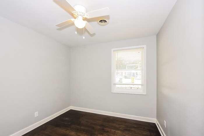 Building Photo - 434 Mockernut Ln