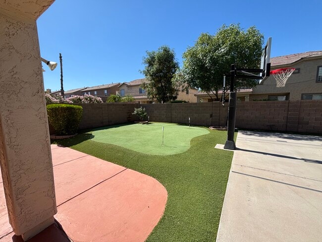 Building Photo - 461 W Flamingo Dr