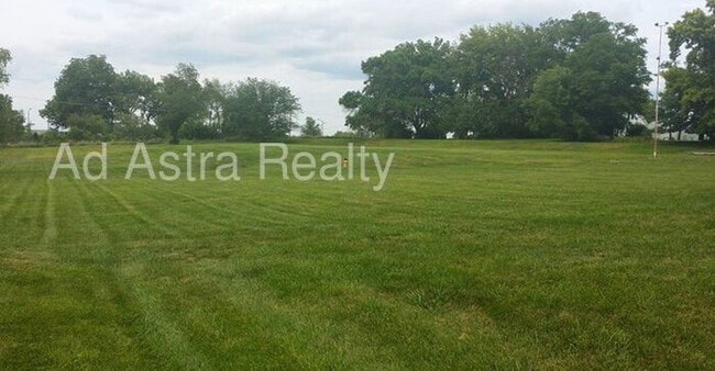 Building Photo - Updated 3Bed/2bath Townhome in Lenexa-Avai...