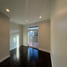 Building Photo - 1917 Wharton St