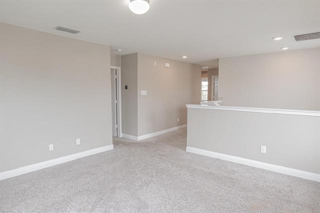 Building Photo - 410 Club House Dr