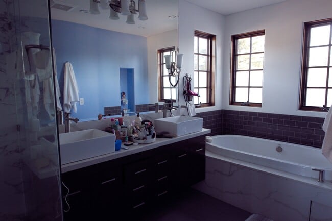 Building Photo - 1215 Altamead Dr