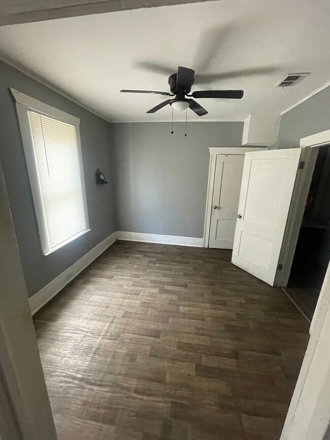 Building Photo - Beautiful 2-bedroom 1.5-bath home! - TWO W...