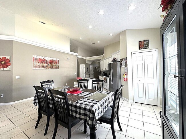 Building Photo - 16724 Rolling Green Dr