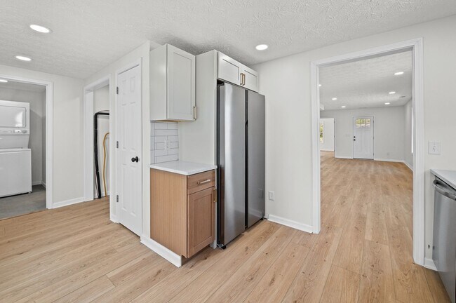 Building Photo - COMPLETELY RENOVATED 4BR HOME - MOVE-IN SPECIAL