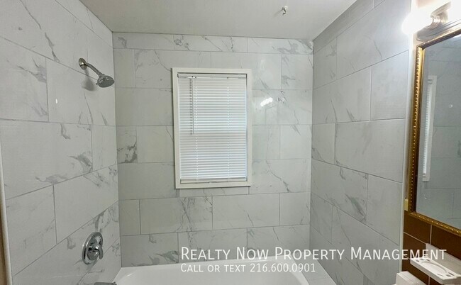 Building Photo - 2817 Noble Rd