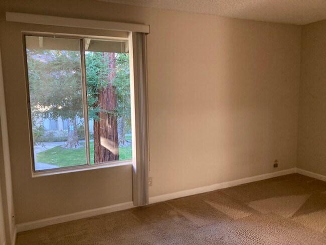 Building Photo - 1 bedroom upstairs unit in Walnut Park