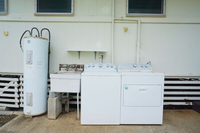 Building Photo - Pet Friendly Kailua House