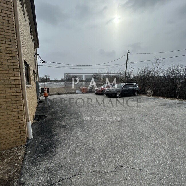 Building Photo - 2155 S 102nd St