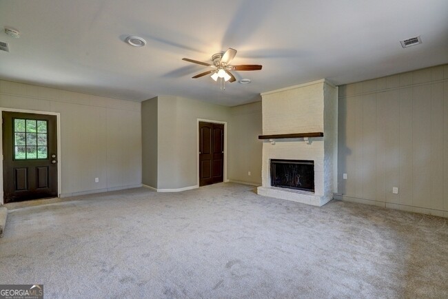 Building Photo - 215 Fond Ct