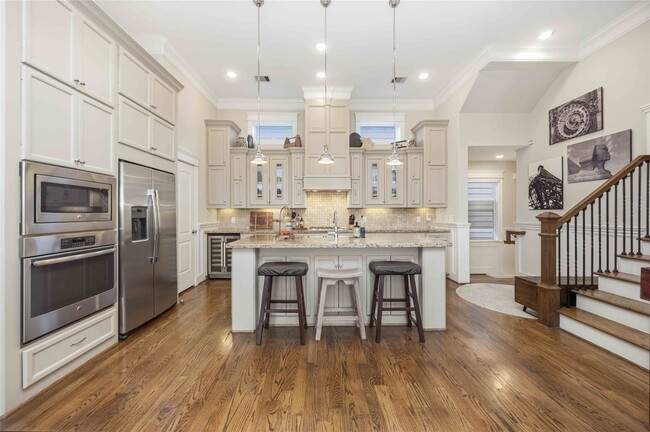 Building Photo - 621 Rutland St