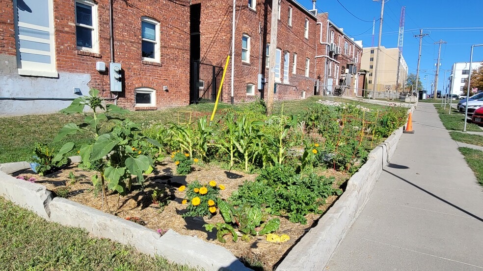 Building Photo - 658 S 26th Ave