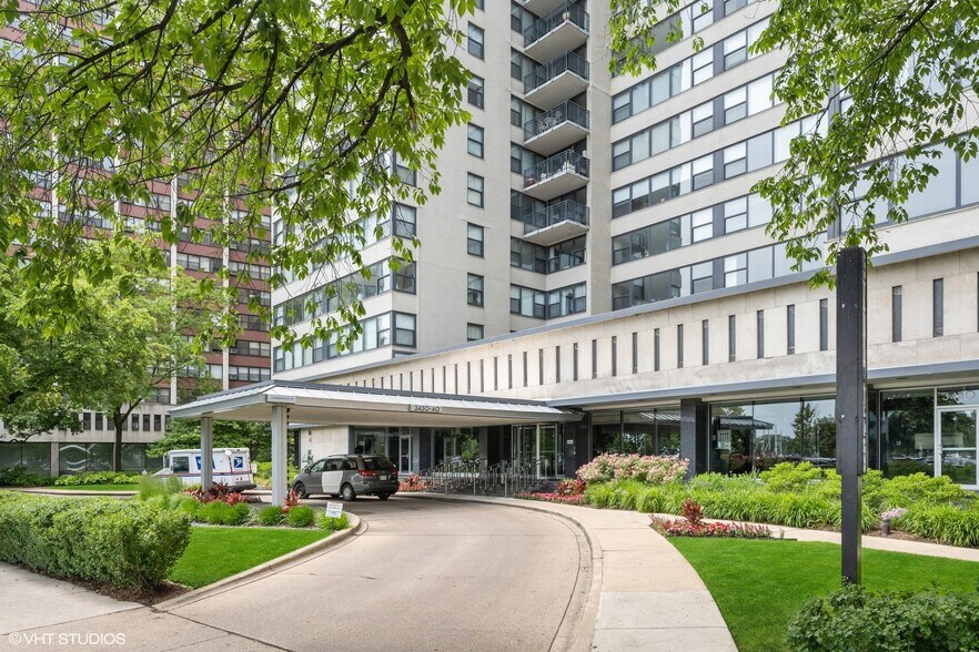 Building Photo - 3430 N Lake Shore Dr
