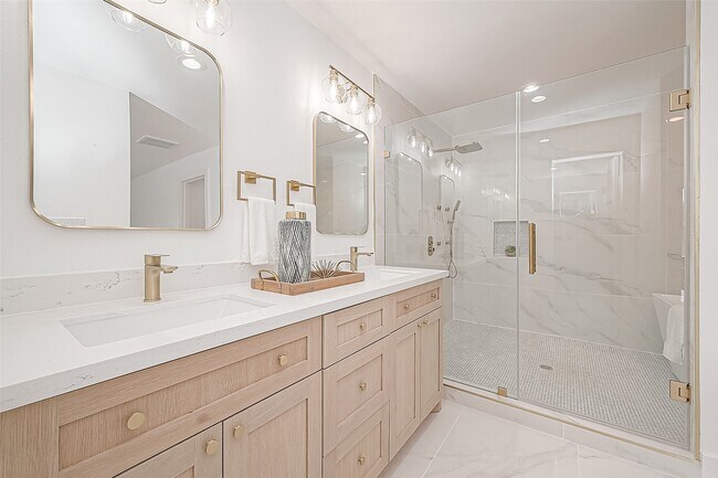 Building Photo - 6254 Locke Ln