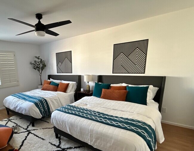 Guest Room- 2 Queen Beds - 72751 Citrus Ct
