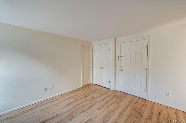 Building Photo - 17 Fairview St