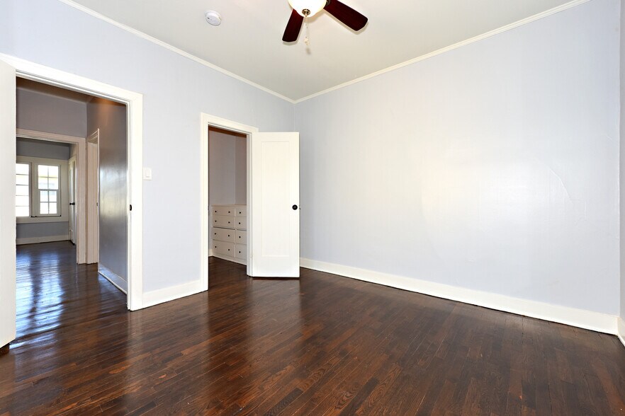 Building Photo - 5410 Russell Ave