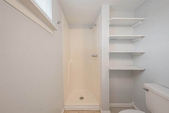 Building Photo - 9809 Richmond Ave.