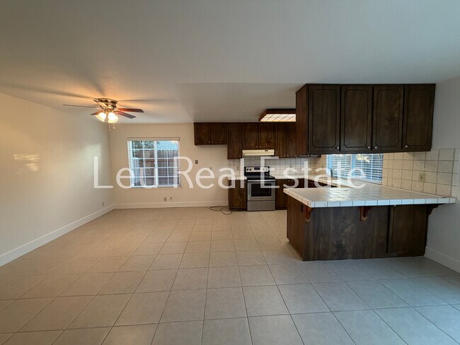 Building Photo - 5020 Village Wood Dr