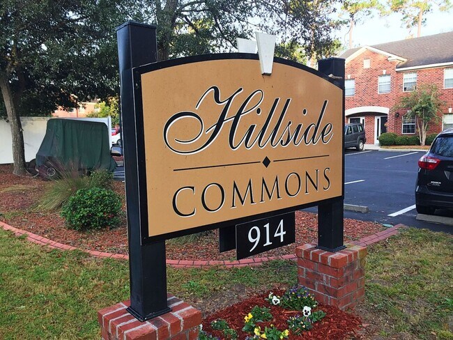 Building Photo - Walk to Beach! Unfurnished, 2 Bedroom, 2.5...