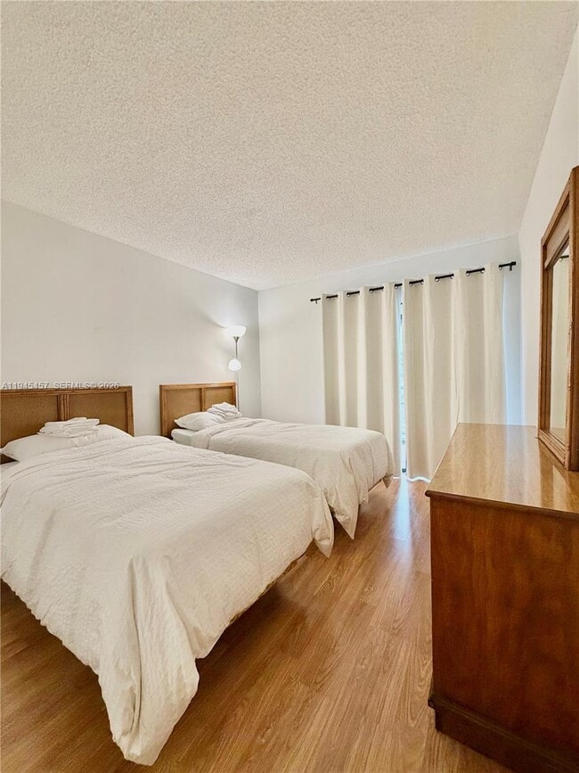 Building Photo - 2324 S Cypress Bend Dr