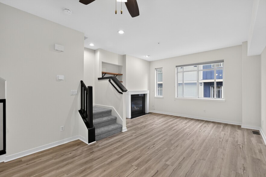 Building Photo - 2172 Yakima Ct