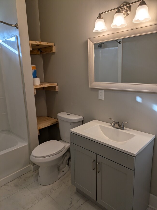 Building Photo - 1403 Beechwood Ave