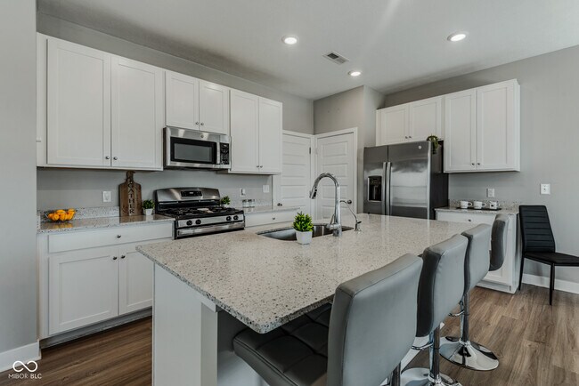 Building Photo - 144 Bluestem Ln