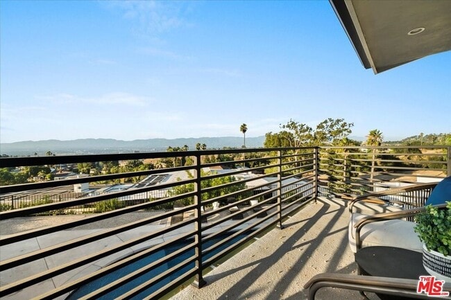 Building Photo - 15655 Castlewoods Dr