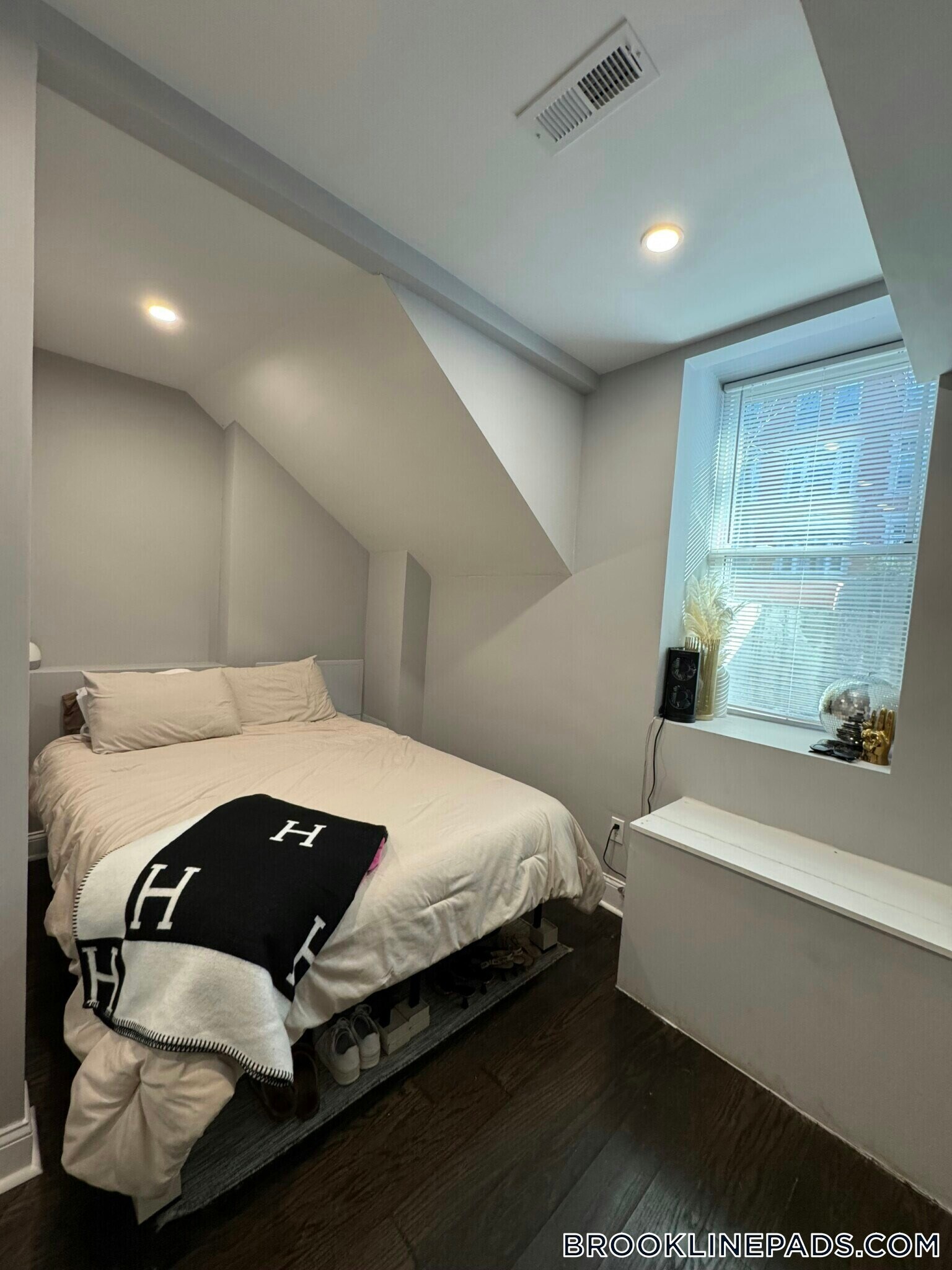 Building Photo - 7 Strathmore Rd