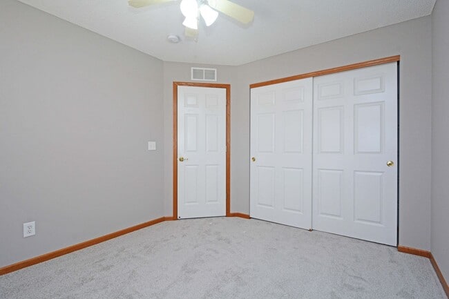 Building Photo - Beautiful 2-Bedroom 3-Bathroom Townhouse in Plymouth!