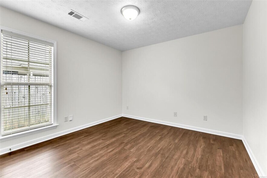 Building Photo - 8772 Will Newton Dr