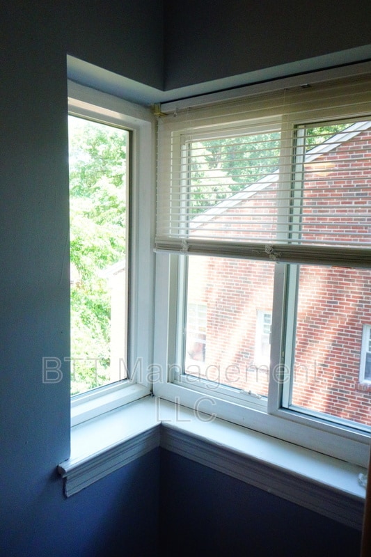 Building Photo - 8400 Greenwood Ave