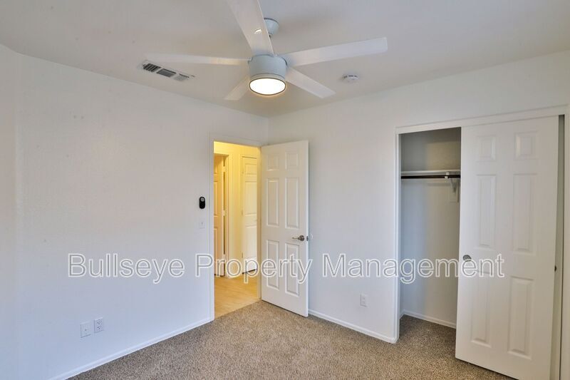 Building Photo - 1697 N La Fresa Dr