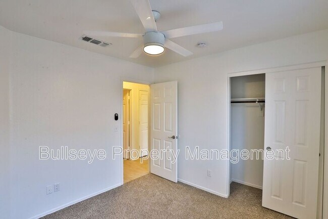 Building Photo - 1697 N La Fresa Dr